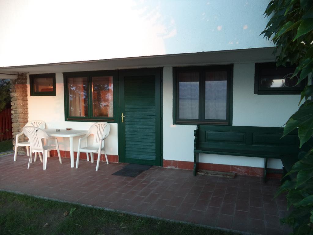 Napkelte Apartman Тихань Номер фото